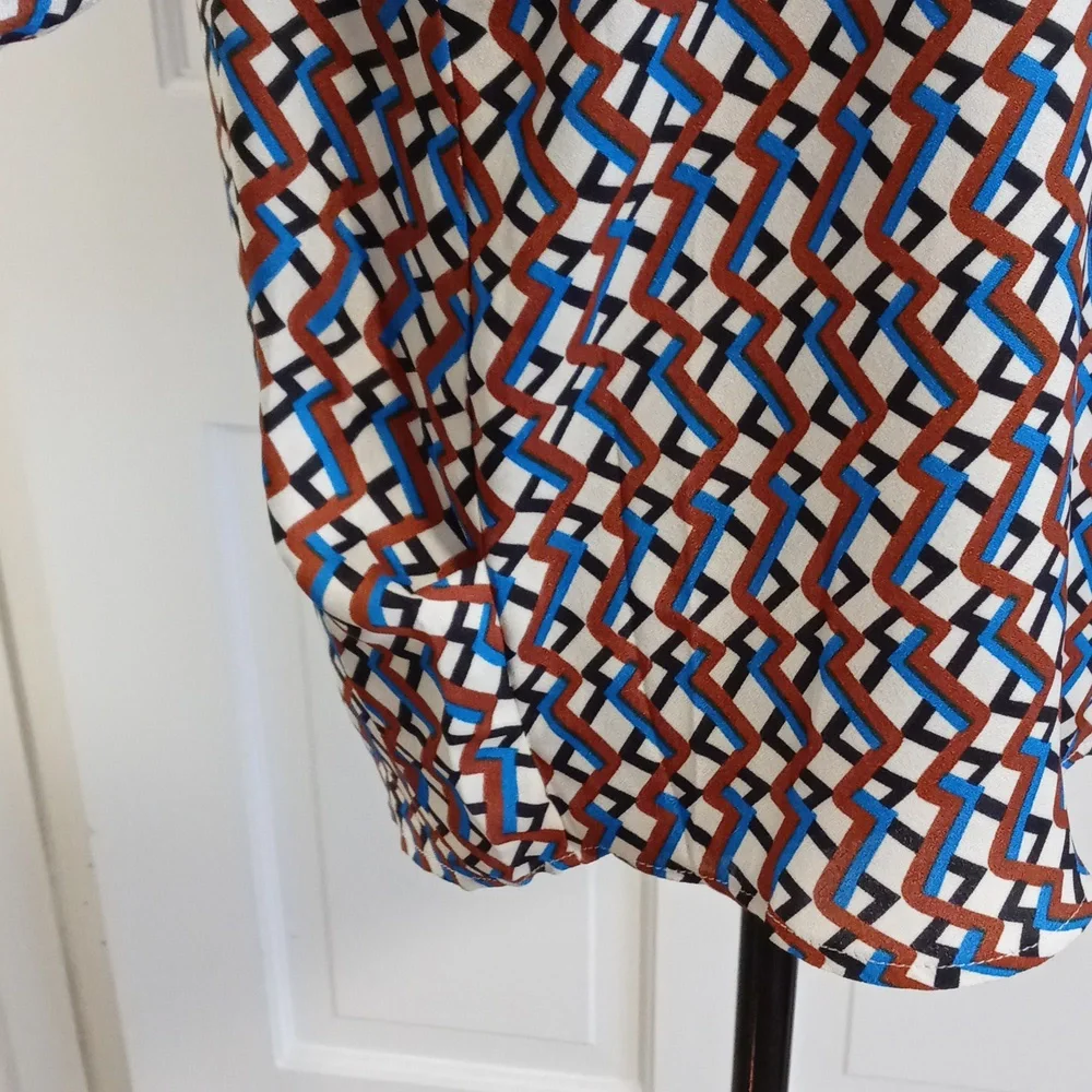 💙T Tahari💙 - Geometric Top - Picture 9 of 16